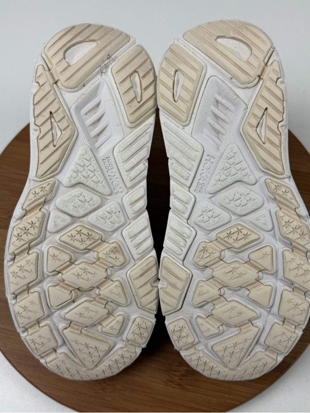 Hoka One One Arahi 7 Cream Running Shoes - Picture 8 of 10